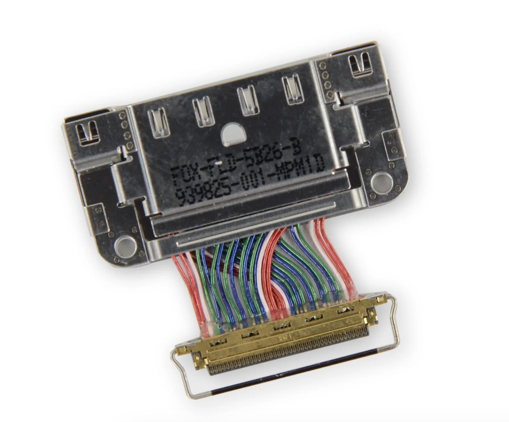 Surface Pro 4 充電コネクター