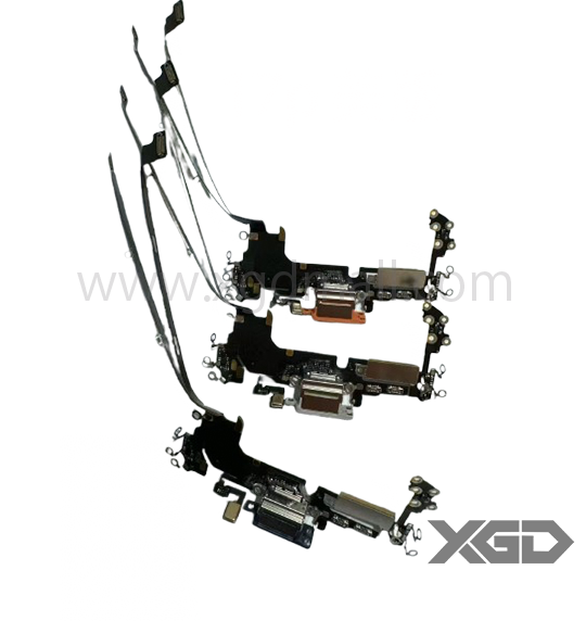 iPhone 17Pro ドックコネクター 銀 取り外し品｜米国版