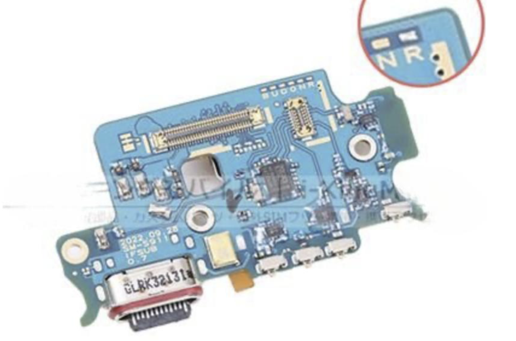 （取り寄せ品）Galaxy S23 (SM-S911E) 充電ポートボード (R)